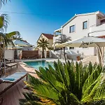 Villa Antisin II شقة