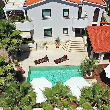 Villa Antisin With Heated Pool Zadar