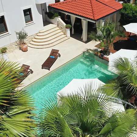 Antisin With Heated Pool Apartamento Zadar