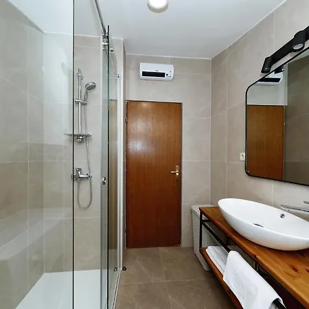 Antisin With Heated Pool Zadar