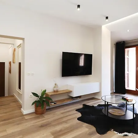 Villa Antisin With Heated Pool