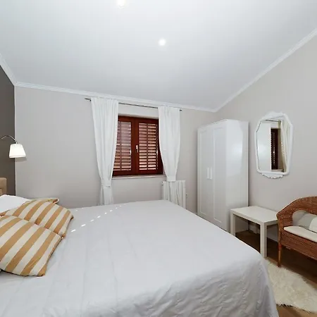 Antisin With Heated Pool Zadar