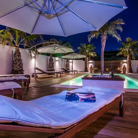 Villa Antisin With Heated Pool