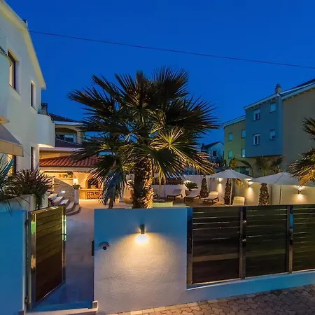 Apartment Villa Antisin With Heated Pool Zadar