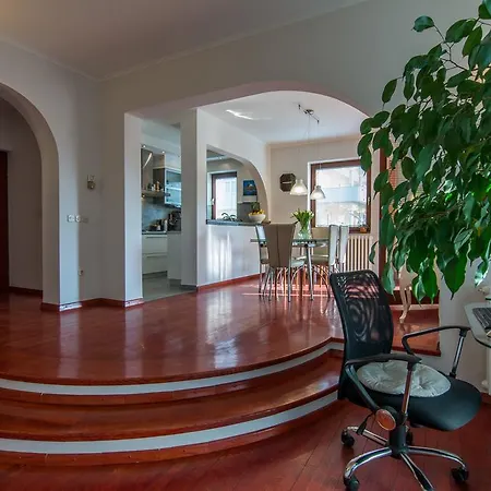 Apartment Villa Antisin With Heated Pool