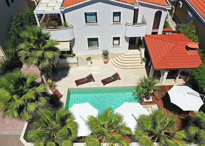 Antisin With Heated Pool Ζαντάρ