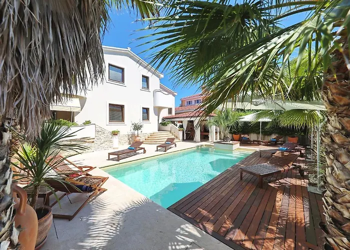 Διαμέρισμα Antisin With Heated Pool *