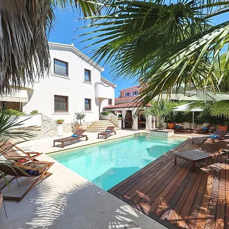Apartament Antisin With Heated Pool *