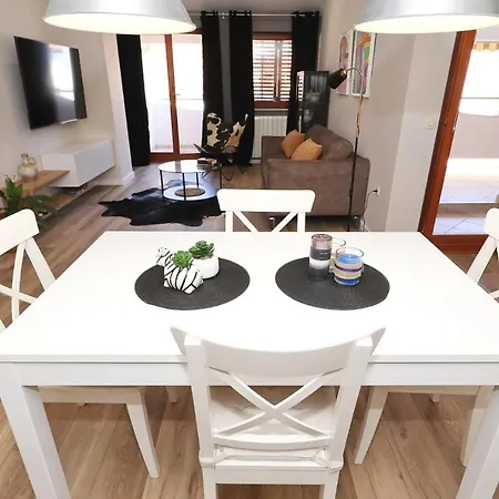 Apartament Antisin With Heated Pool