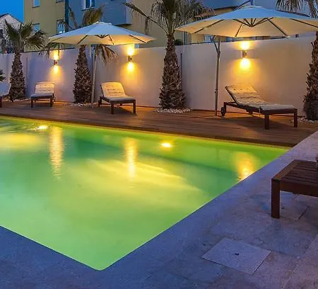 Antisin With Heated Pool Appartement Zadar