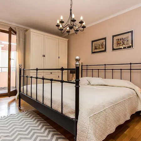 Apartament Antisin With Heated Pool