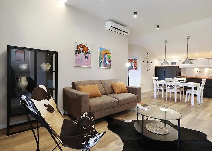 Antisin With Heated Pool Appartement