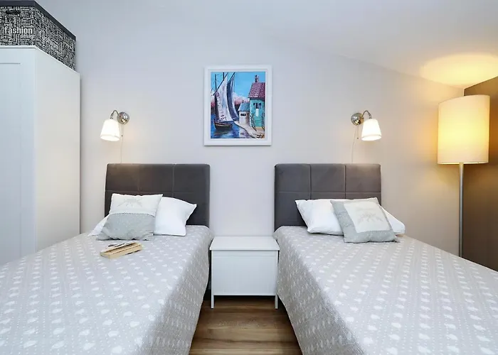 Antisin With Heated Pool Appartement Zadar