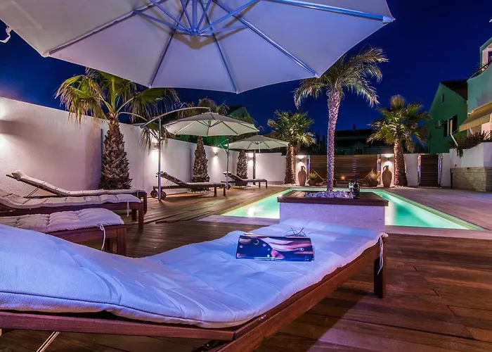 Antisin With Heated Pool