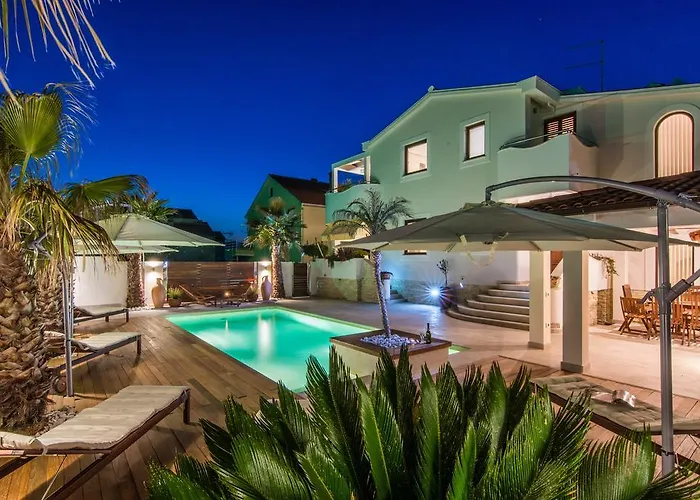 Antisin With Heated Pool Appartement *