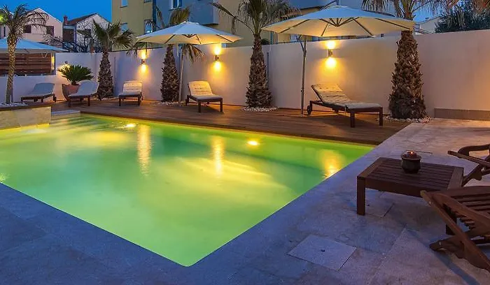 Antisin With Heated Pool Appartement Zadar